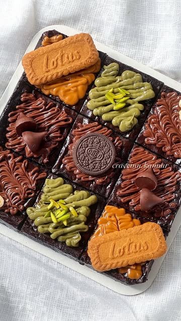 Assorted brownie box with Lotus, Oreo and pistachio